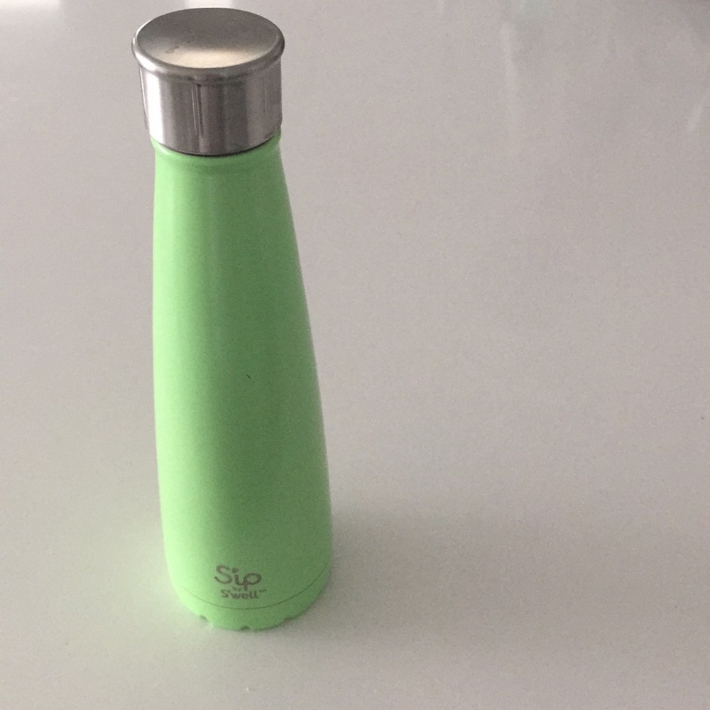 Sip by s’well green insulated water bottle